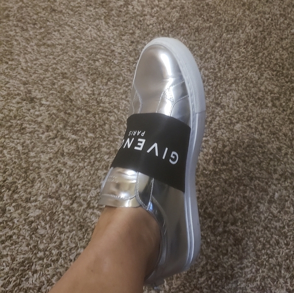 Shoes - Picture 3 of 4